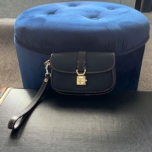Dooney & Bourke wristlet